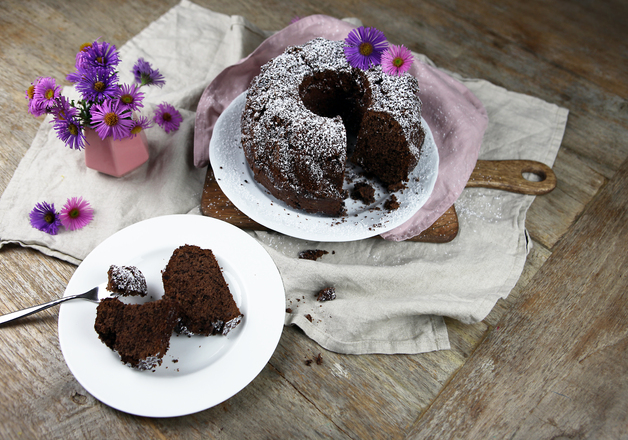 Selbstgebackener Rotweinkuchen