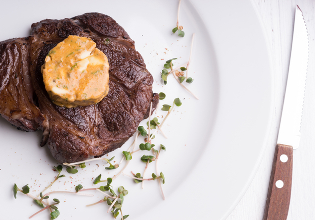 Steak mit selbstgemachter Grillbutter