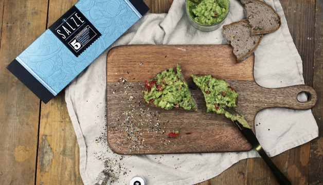 Brot mit Guacamole