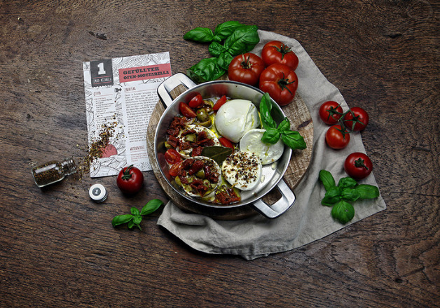 Selbstgemachter gefüllter Ofen-Mozzarella