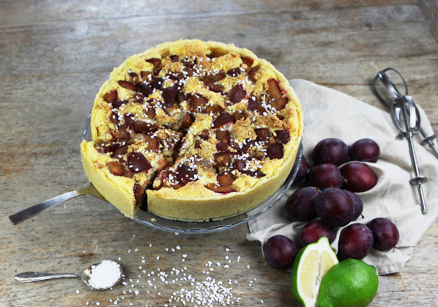 Selbstgemachter Zwetschgen Amarettini Kuchen