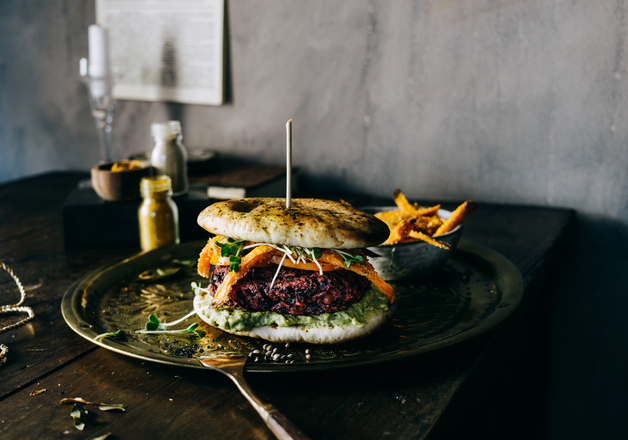 Rote Beete Burger mit Süßkartoffeln