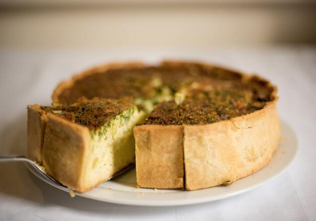 Lauchkuchen mit Kräuterdip