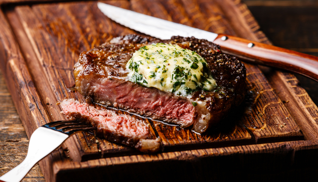 Steak mit pikanter Grillbutter