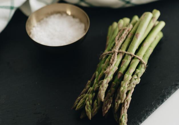 Bund grüner Spargel