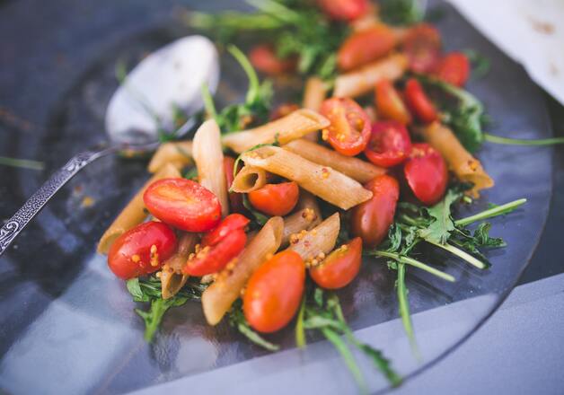 mediterraner Nudelsalat
