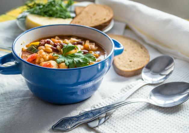 Selbstgemachte orientalische Gemüsesuppe