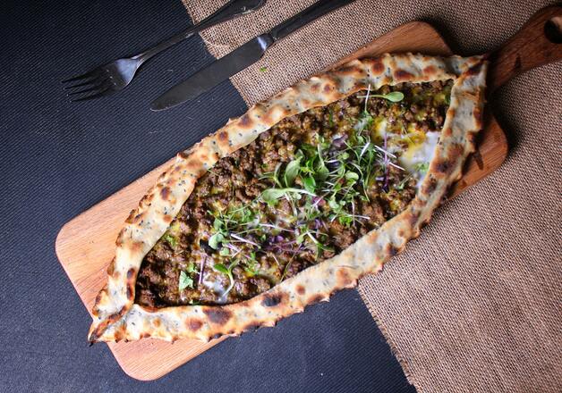 Pide mit Hackfleisch