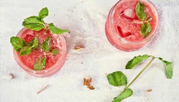 Pfefferminze Kräutertee als Kaltgetränk