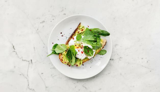 Avocado Brot mit pochiertem Ei