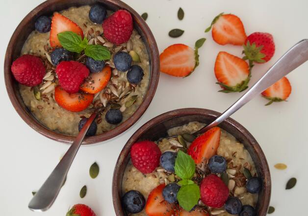 Oatmeal mit frischen Früchten