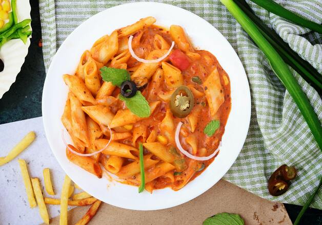 Penne mit Tomaten-Basilikum-Soße