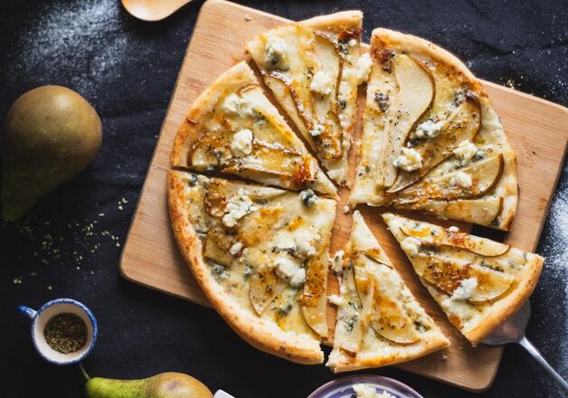Flammkuchen mit Ziegenkäse Birne