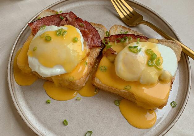 traditionelles Egg Benedict