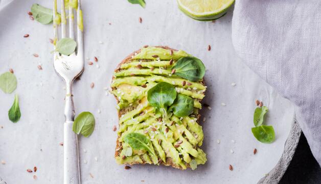 Brot mit Avocado Topping Gewürz 