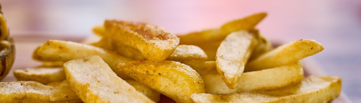 Wie bekomme ich meine Pommes knusprig?