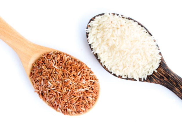 Brauner und weißer Reis