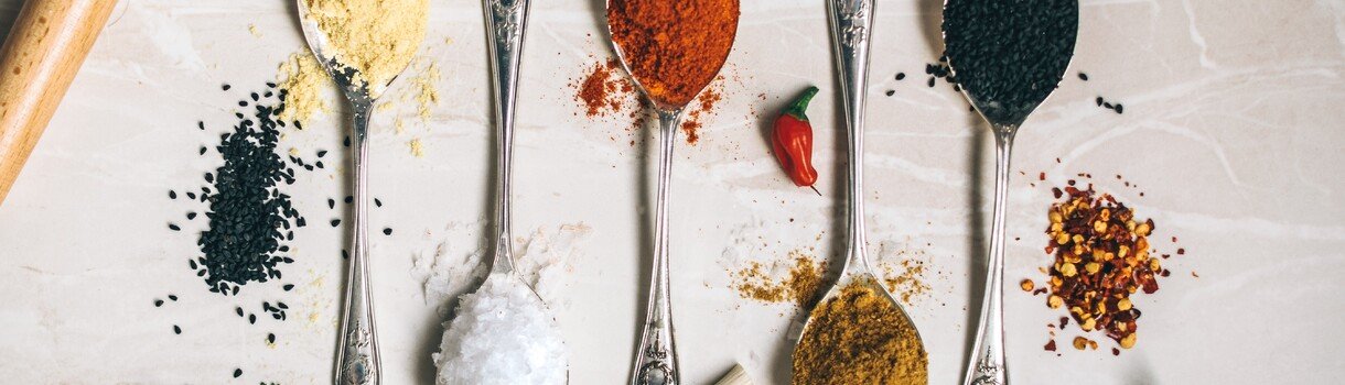 Verschiedene Gewürze richtig verwenden