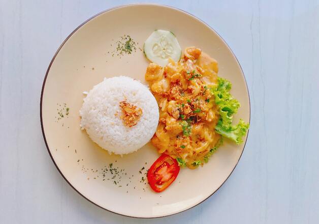 Reis zu indischem Essen