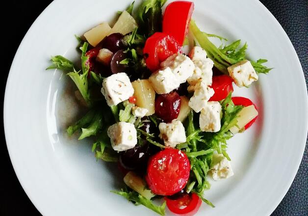 Griechischer Salat mit Feta