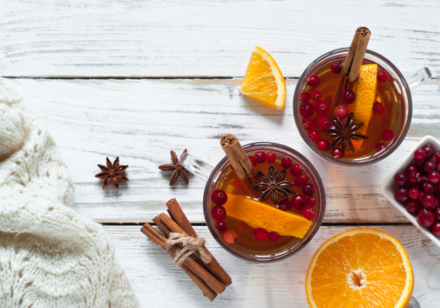 Teegenuss im Sommer. Minze-Himbeer Eistee