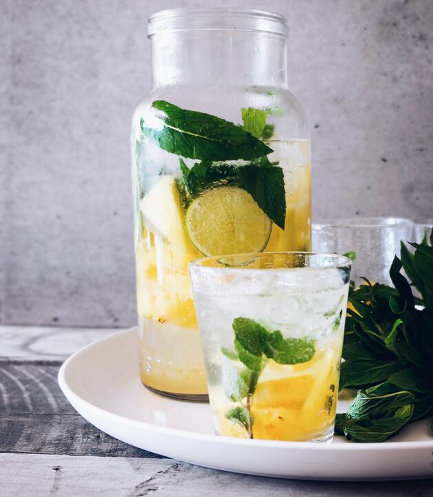 Infused Water mit Zitrone