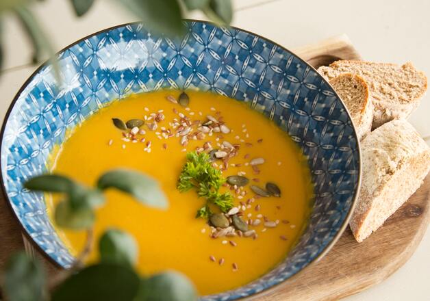 Möhrensuppe mit Curry Madras