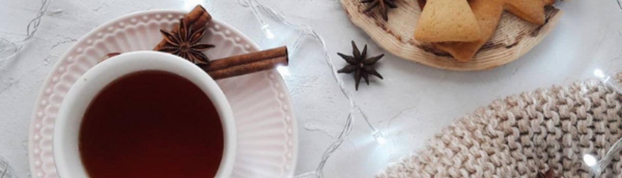 Aromatischer Wintertee mit Glühweingewürz