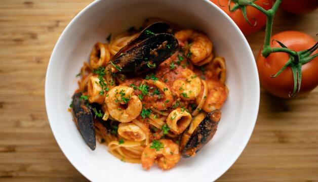 Selbstgemachte Linguine mit Garnelen