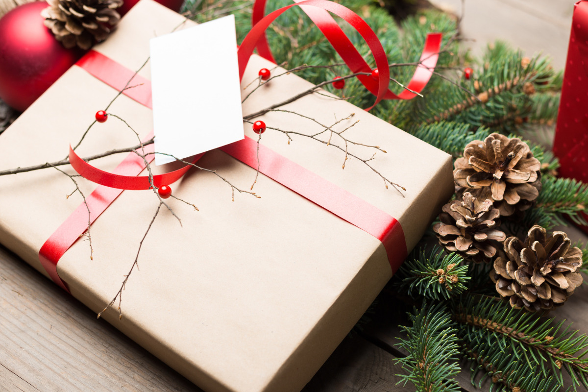 Schön verpacktes Weihnachtsgeschenk