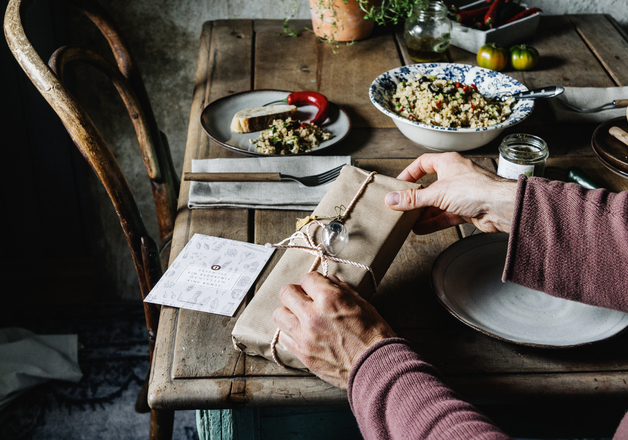 Geschenk mit Grusskarte